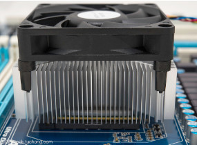 พลาสติก PBT CPU Fan 12V DC ปรับอุณหภูมิเงียบและมีประสิทธิภาพ