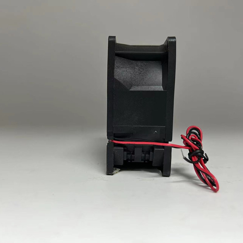 พัดลม DC ขับเคลื่อนปริมาณสูง 45 CFM 26g/7.5g พัดลม DC CPU น้ำหนักเบา